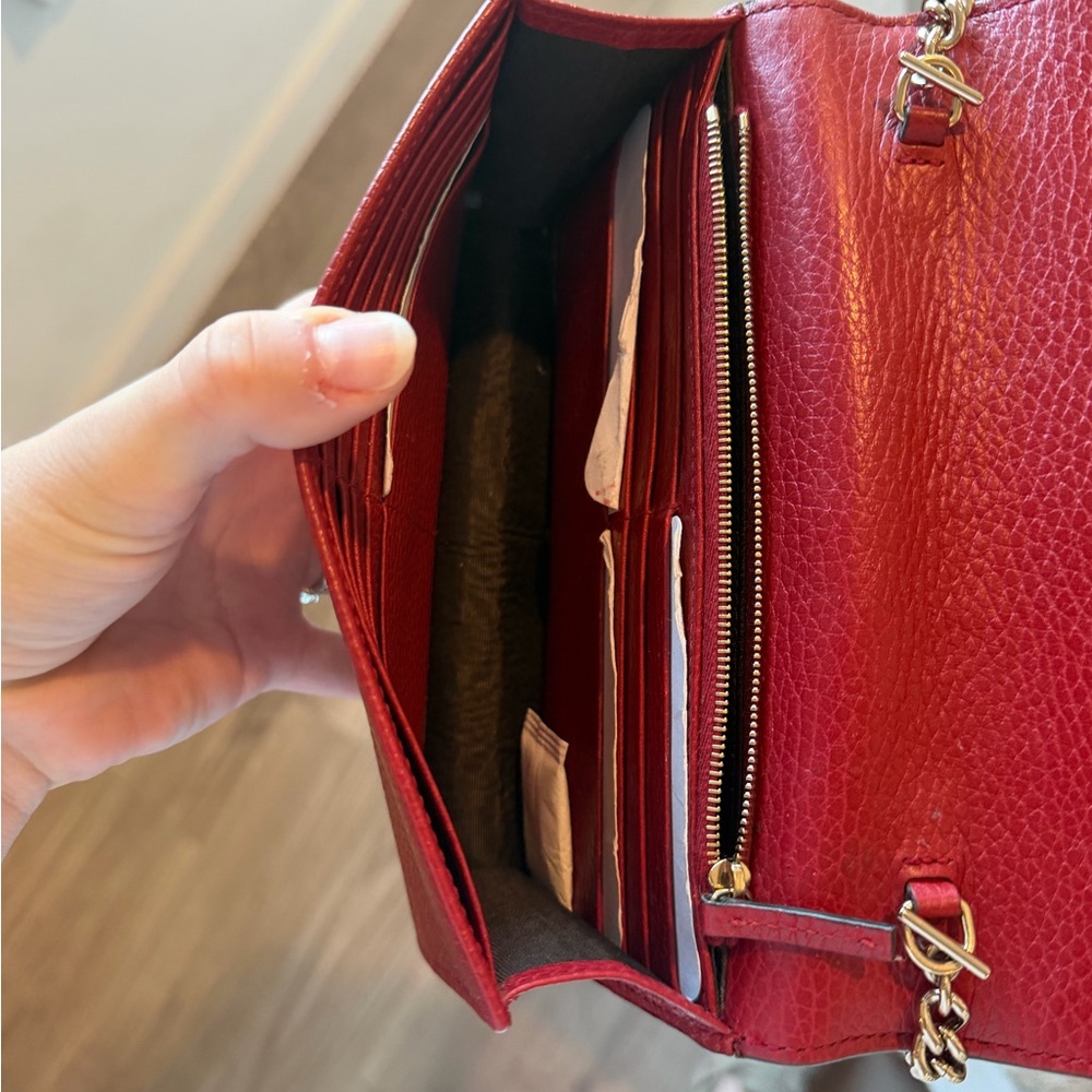 Gucci Red Crossbody Bag with Gold Chain - Picture 3 of 9